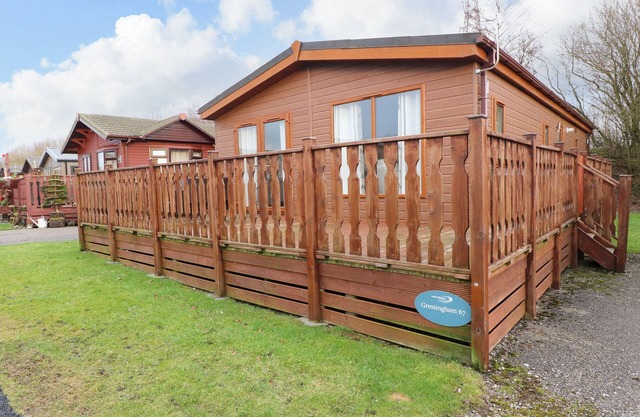 67 GRESSINGHAM, pet friendly, with pool in Warton