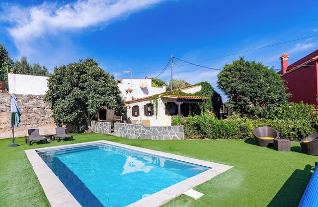GC0143 Holiday cottage with private pool in San Mateo