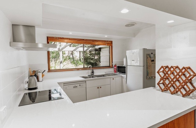 Gecko Beach House - cosy cottage 5 min walk to stunning Eagle Bay beach