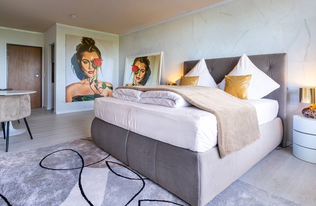 GelsenDesign III - Netflix | Balcony | Central