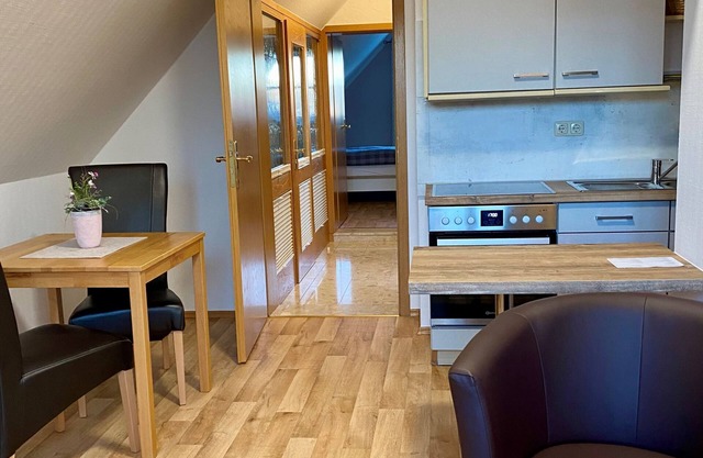 Gemütliche 40qm Ferienwohnung, Naturholzmöbelausstattung