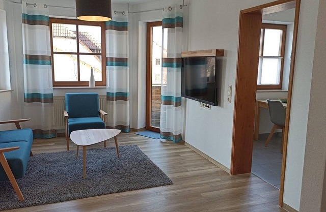 Gemütliche 50qm Ferienwohnung mit Balkon, kostenloses Parken und WLAN, Frühstücksbuffet, voll ausgestattete Küche