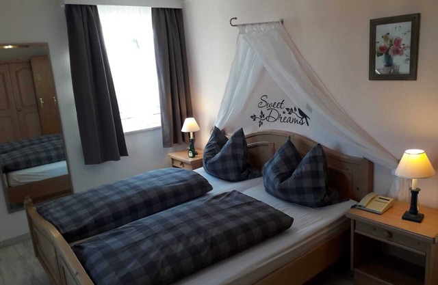 Gemütliche 70qm Ferienwohnung mit Balkon, Naturholzmöbelausstattung