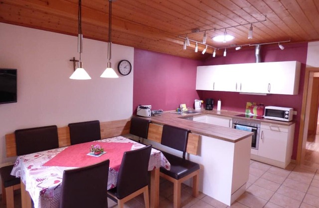 Gemütliche Dachgeschosswohnung (70 qm) mit Balkon für bis zu 4 Personen