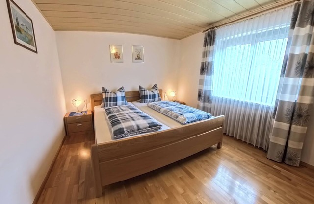 Gemütliche Ferienwohnung mit Terrasse und Liegewiese, kostenfreies Parken und WLAN
