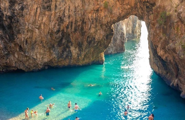 Gemütliche Hütte am Meer des Arco Magno