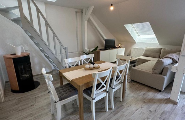 Gemütliche neurenovierte Dachgeschosswohnung