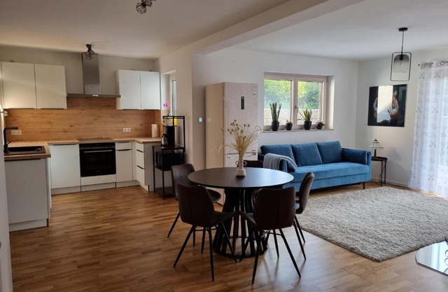 Gemütliche Premium Ferienwohnung mit Terrasse nähe S-Bahn