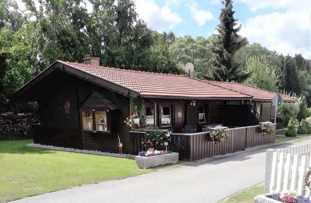 Gemütliches Ferienhaus umrahmt von Wiesen und Wäldern