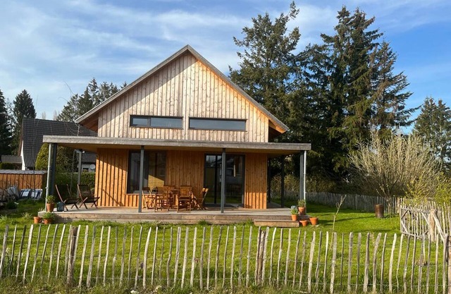 Gemütliches Holzhaus am See