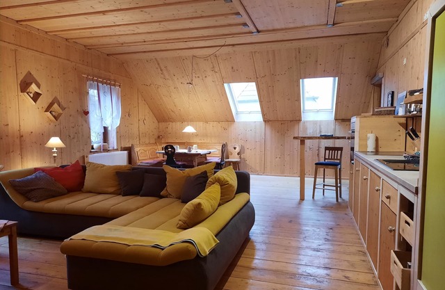 Gemütliches Studio Ganz aus Holz. Langzeitmiete Geeignet