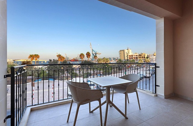 Gem Beachfront Apt With Amazing Bay and Sea Views