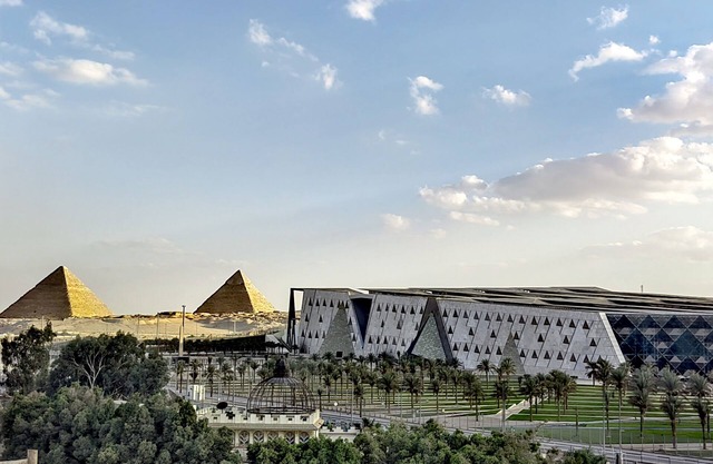 Gem & pyramids Front