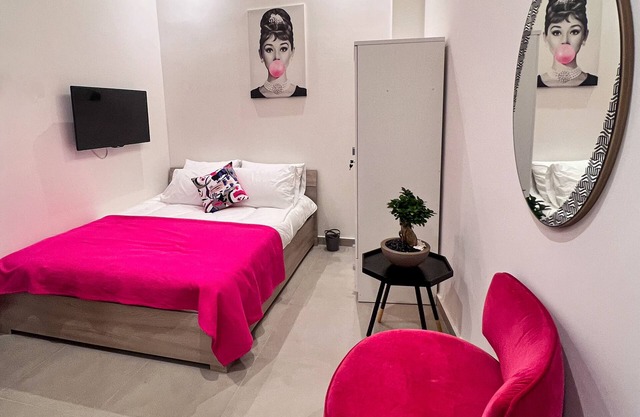 Gemmayzeh House Fuchsia