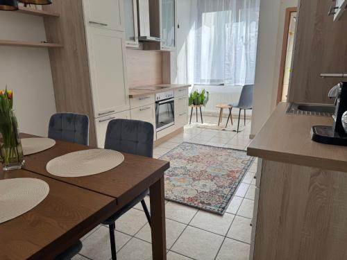 Gemuetliches helles Zimmer mit guter Anbindung nach Mainz und Wiesbaden Gemeinschaftsbadezimmer