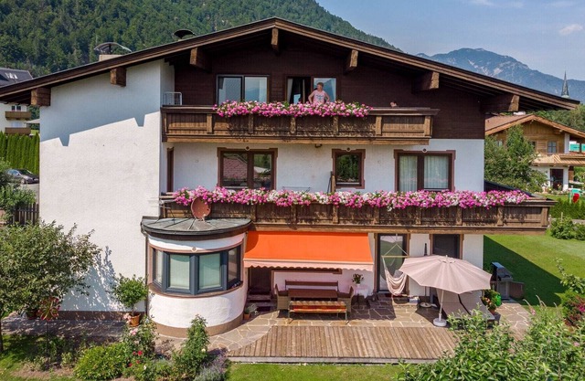 Generous chalet near the ski area
