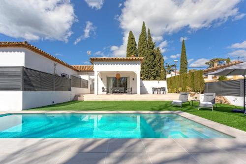 Genteel Home Villa El Brillante