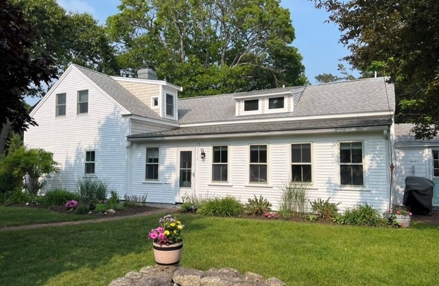 Gently Remodeled Antique Great for 2 or 3 Families - 7/10ths to Beach