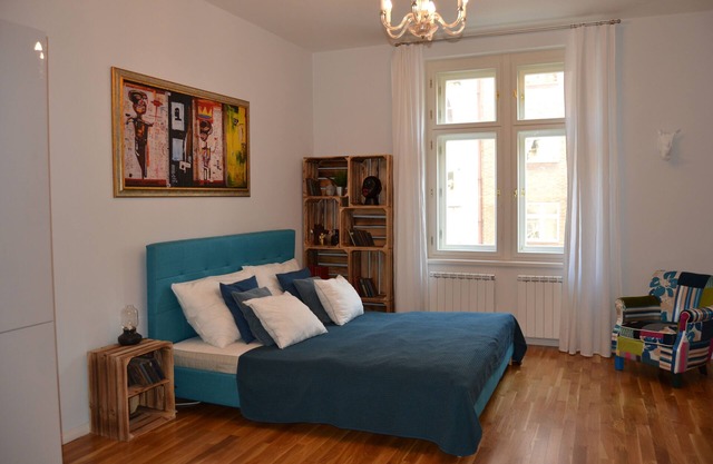 George Square Modern Studio