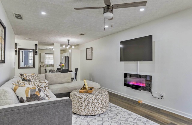 Georgia Getaway w/Fireplace & Fenced-In Yard