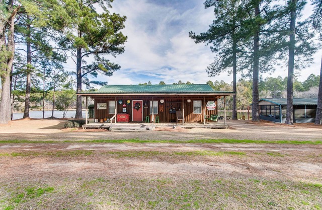 Georgia Lakefront Cabin w/Fire Pit + Grills!