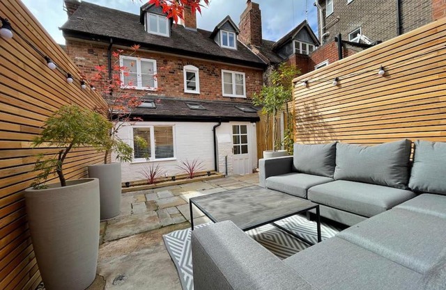 Georgian 3 bed house in historic town centre