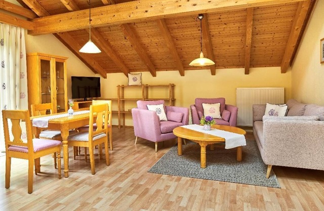 Geräumige 70 qm Dachgeschosswohnung mit zwei Schlafzimmern