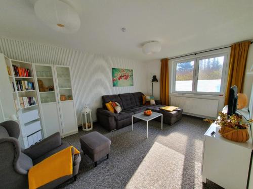 geräumige, moderne Ferienwohnung mit PKW- und Fahrradstellplatz - FeWo Nordland