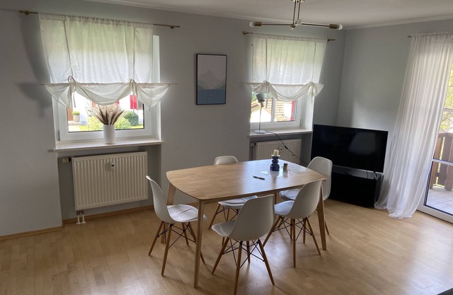 Geräumige und Modern Eingerichtete Ferienwohnung für Familien in Bergen