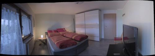 Geräumiges Zimmer mit Doppelbett, Bad und Küche