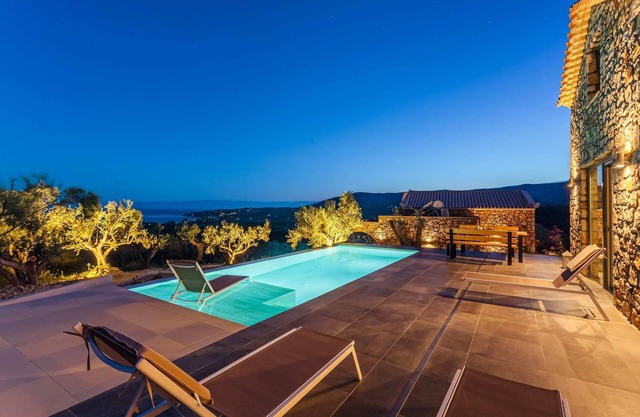Gerakada Exclusive-Seaview Villa with Private Pool