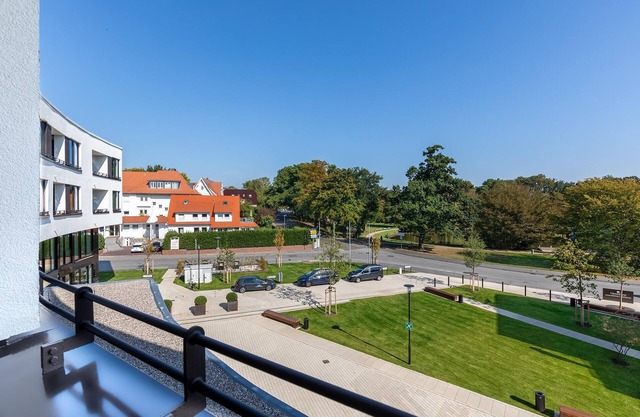 Geschmackvolles Ferienapartment mit Loggia und Blick in den Park in Ostseenähe