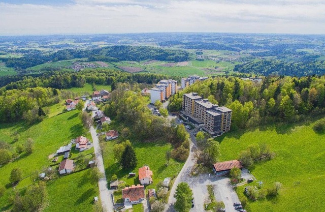 Geschmackvoll und hochwertig eingerichtet mit Fernblick