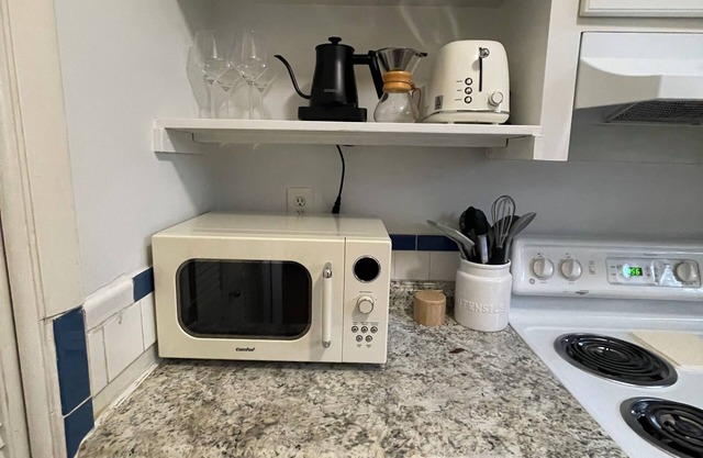 Getaway Apartment featuring entire unit to vacation in beautiful South Florida!