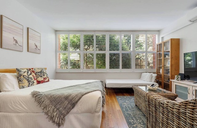 Getawayz NSW - Bay Court I -Spacious Waterside Studio next to Hayes Beach, Cafes & Ferry!