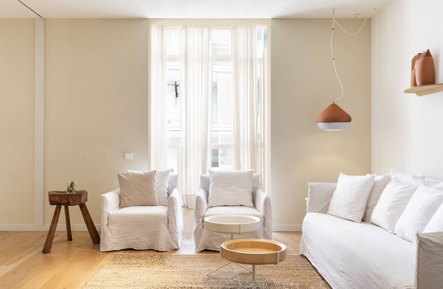 Ghost - Quiet 2 Bed. 2 Bath. Apartment