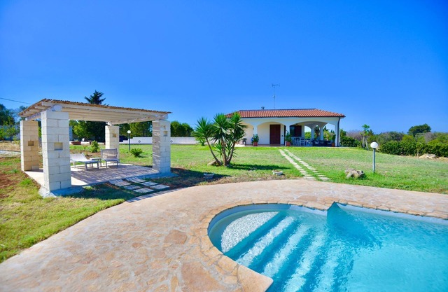 Giada Country House, villa with exclusive pool 5 min. from the sea.
