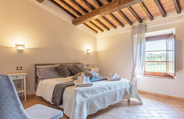 'Giaggiolo' Room with Mountain View, Shared Pool and Wi-Fi