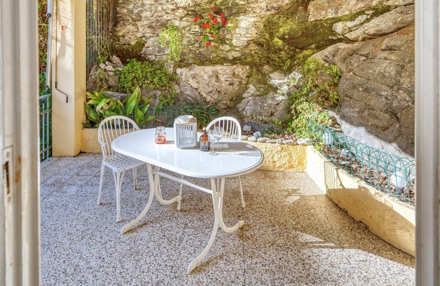 Gianluca: for 5 people, in Levanto, 100m from beach, with garage