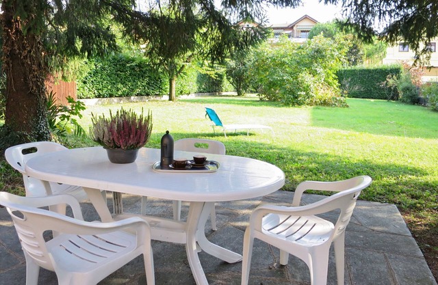 Giardino by Interhome