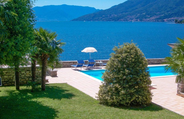 GiardinoLago Rosso Holiday flat on the lake with pool