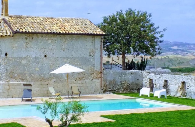 Gibbesi country farm large cottage