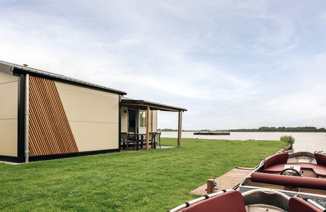 Giethoorn Lakehouse Retreat