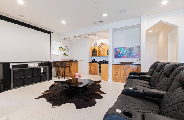 Giga-Homes "THE VIEW" Luxury Waterfront - up to 19 Person