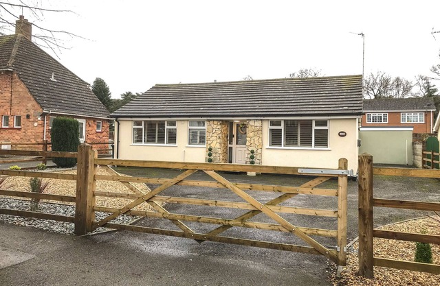 GIGGLING GOOSE COTTAGE, pet friendly, with open fire in Woodhall Spa