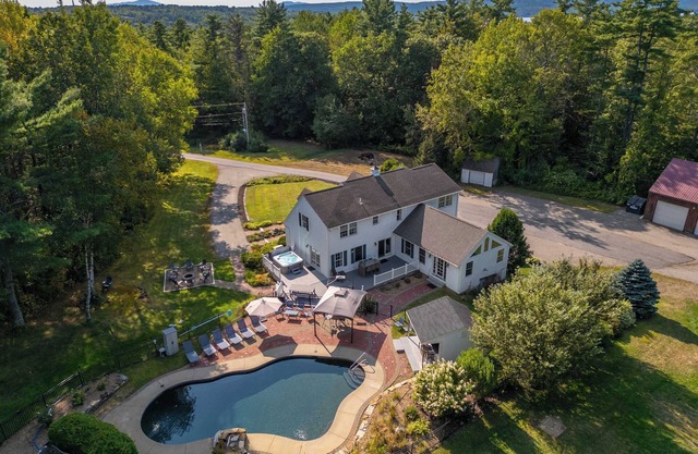 Gilford Getaway - Pool & Hot Tub - Lakes Region