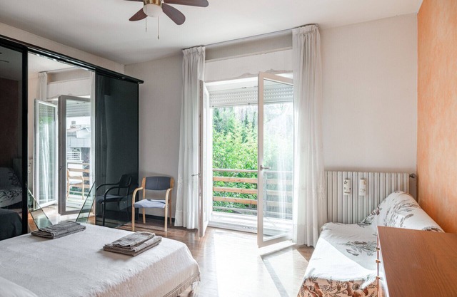 Gimarra cottage with parking 300m from the sea