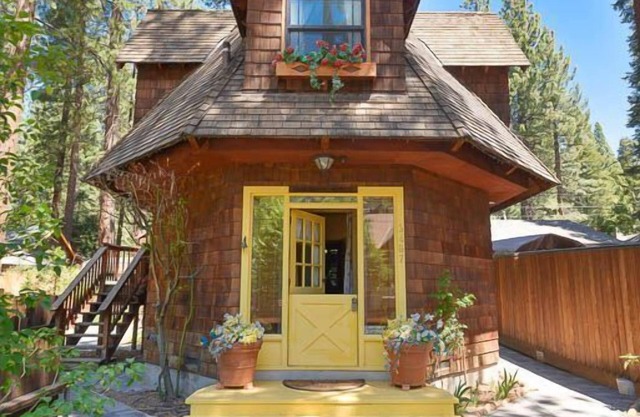 Gingerbread Cottage in Lower Kings Beach! Unique Home for Unforgettable Stay!