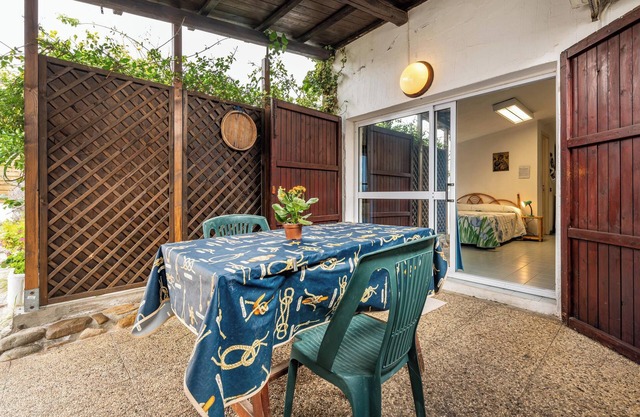 Giovanna's Studio Apartment with Shared Garden and Terrace