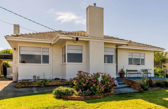 Gippsland Lakes Retreat. Couples. Family. Pet Friendly.